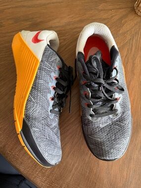 Nike Metcons 4 - Women’s 7.5